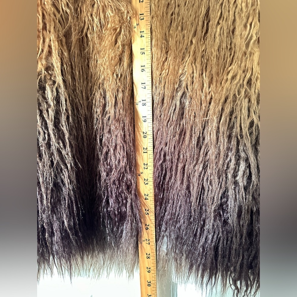 Ombré Shaggy Faux Fur Mob Wife Grunge Vest M Latte Gradient Boho Statement Layer - Picture 9 of 12